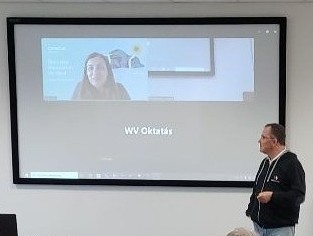Hungarian professors and IT professionals explore Oracle Cloud together during an event in Budapest