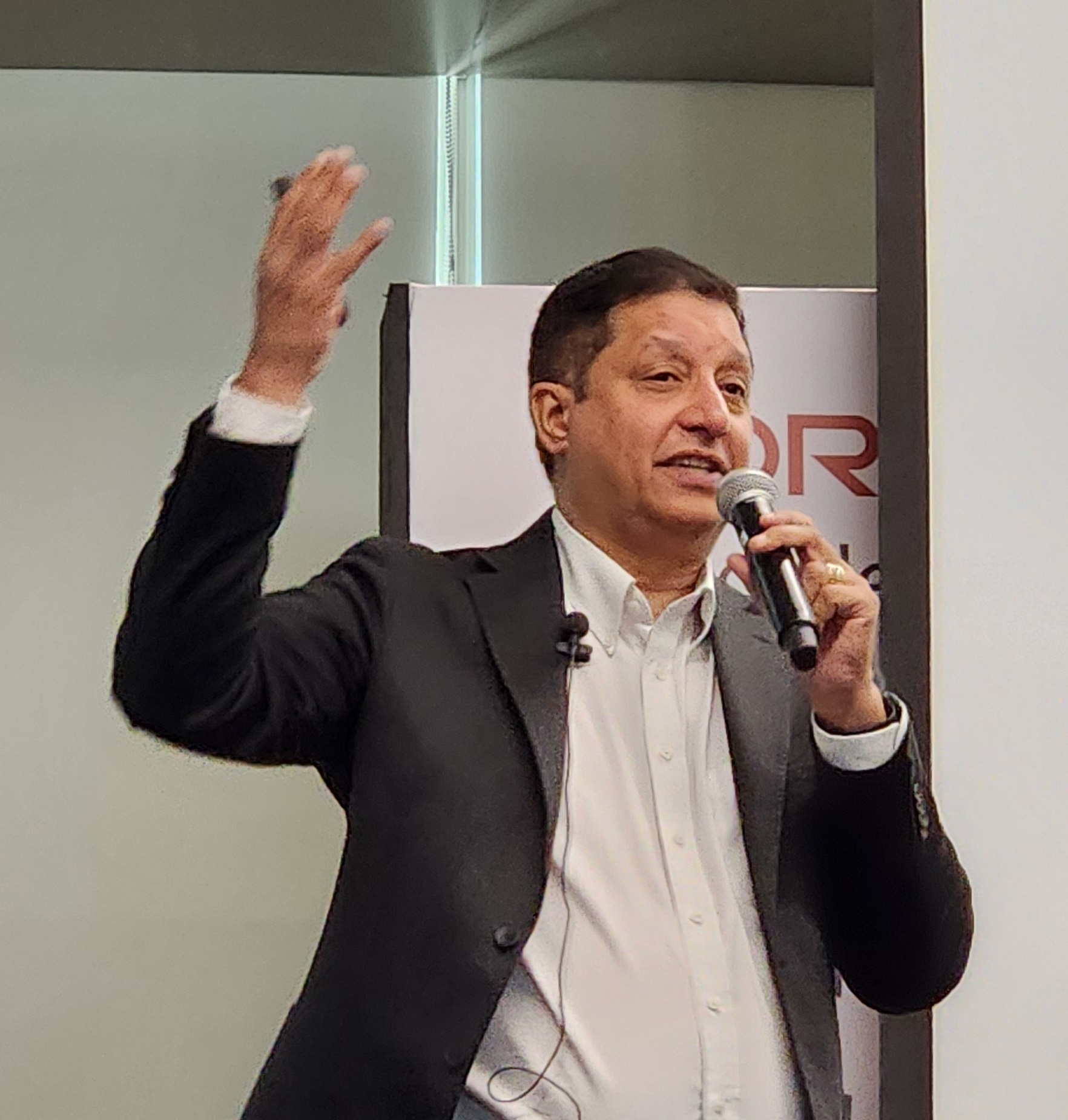 Peter Fernandez, Oracle University SDI