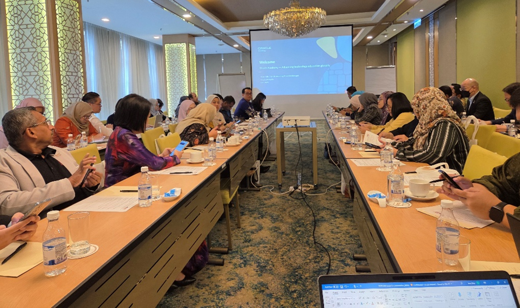 Oracle Academy showcases its role in advancing Malaysia’s digital talent development through strategic partnerships at the Premier Digital Tech Institutions Deans Meeting