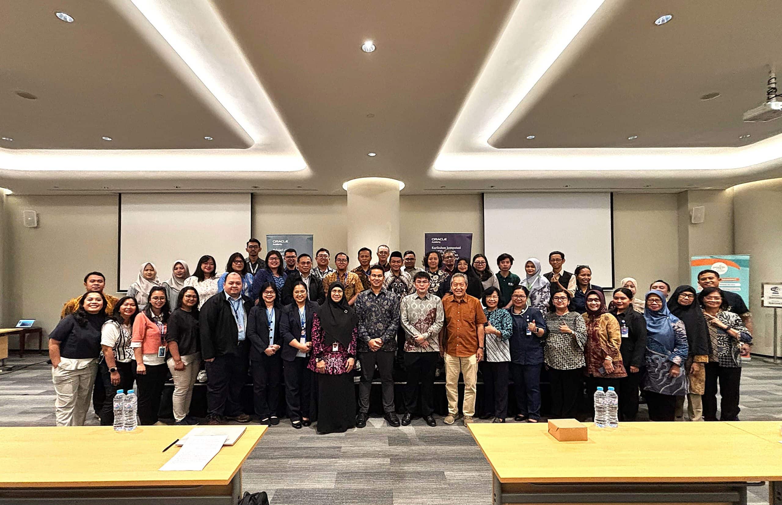 Oracle Academy and PesonaEdu help educators in Indonesia make early IT learning engaging