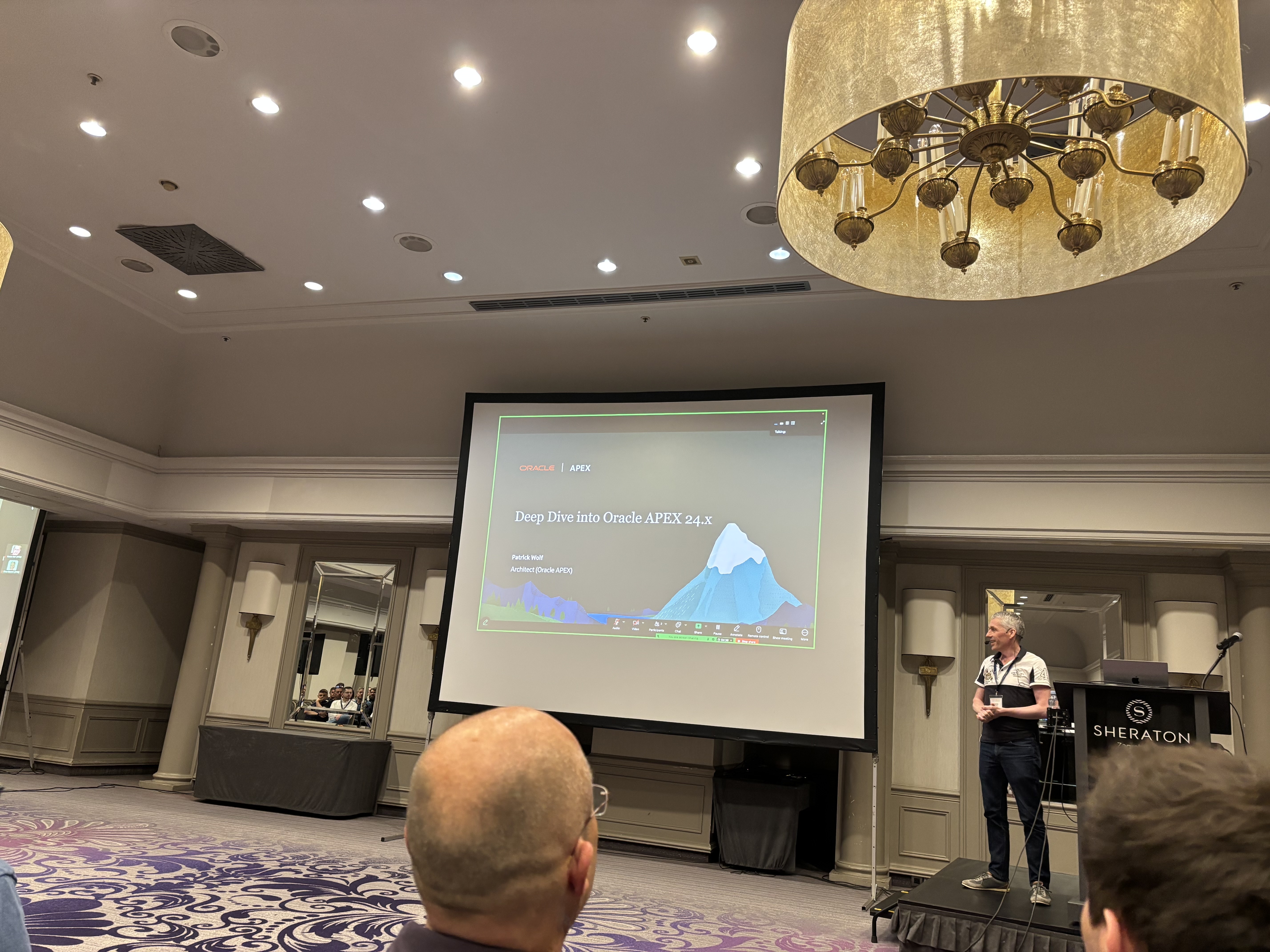 Patrick Wolf giving a deep dive into Oracle APEX 24.x