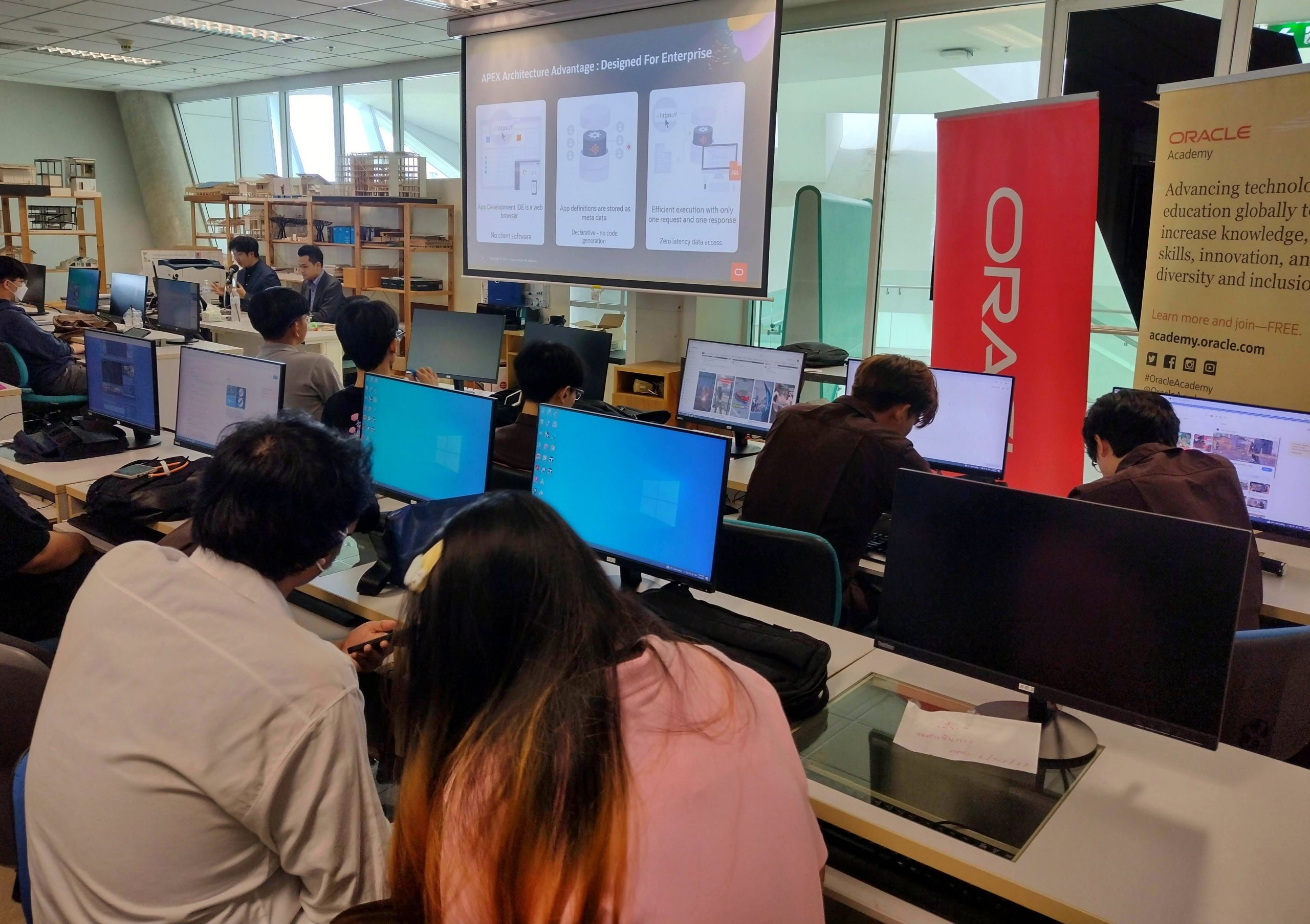 Oracle Academy holds two events for higher education students in Thailand