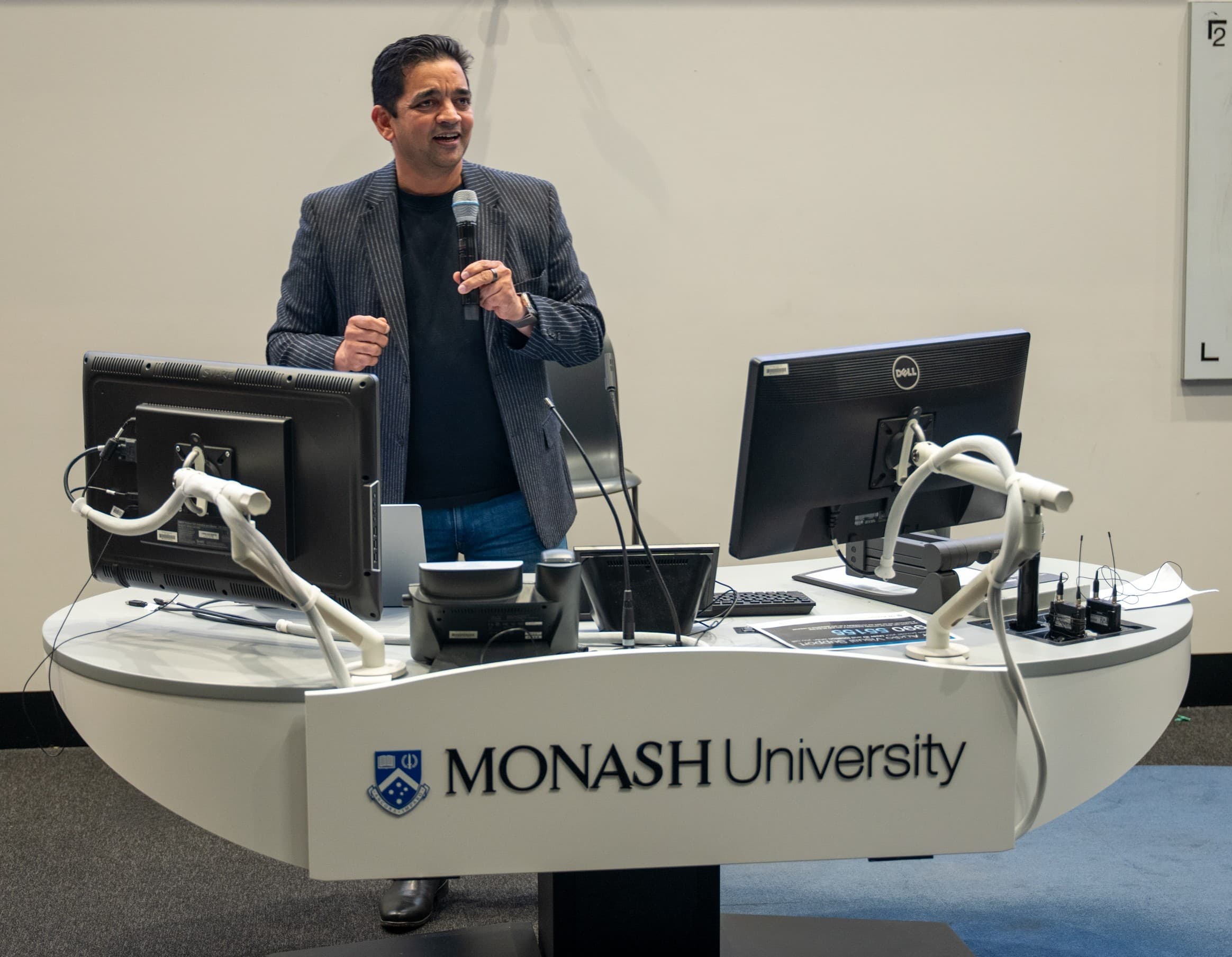 Oracle Academy connects students with industry expertise through guest lecture and mock interviews in Australia