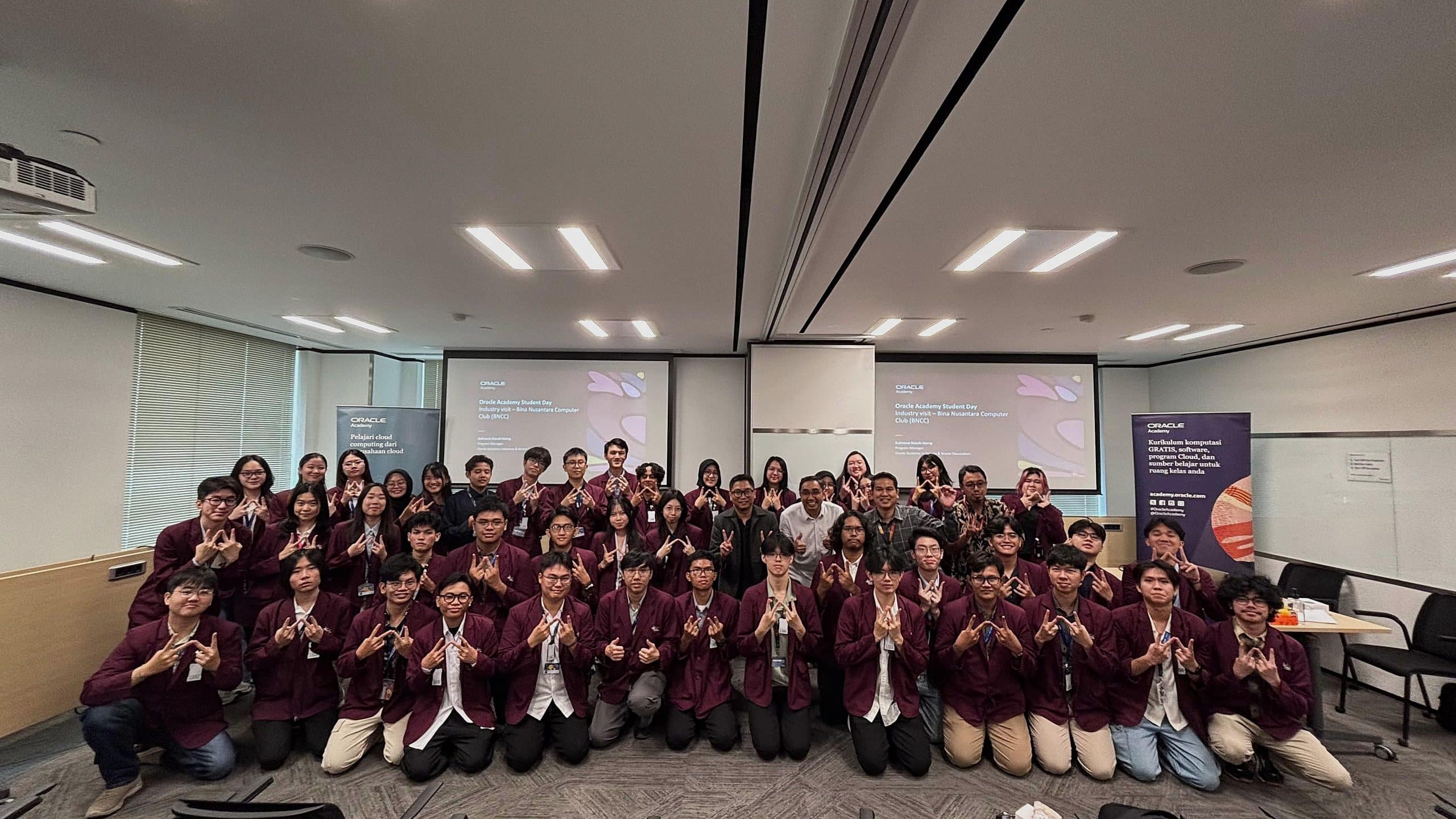 Students in Indonesia explore data, AI, databases, and technology careers at Oracle Academy Student Day