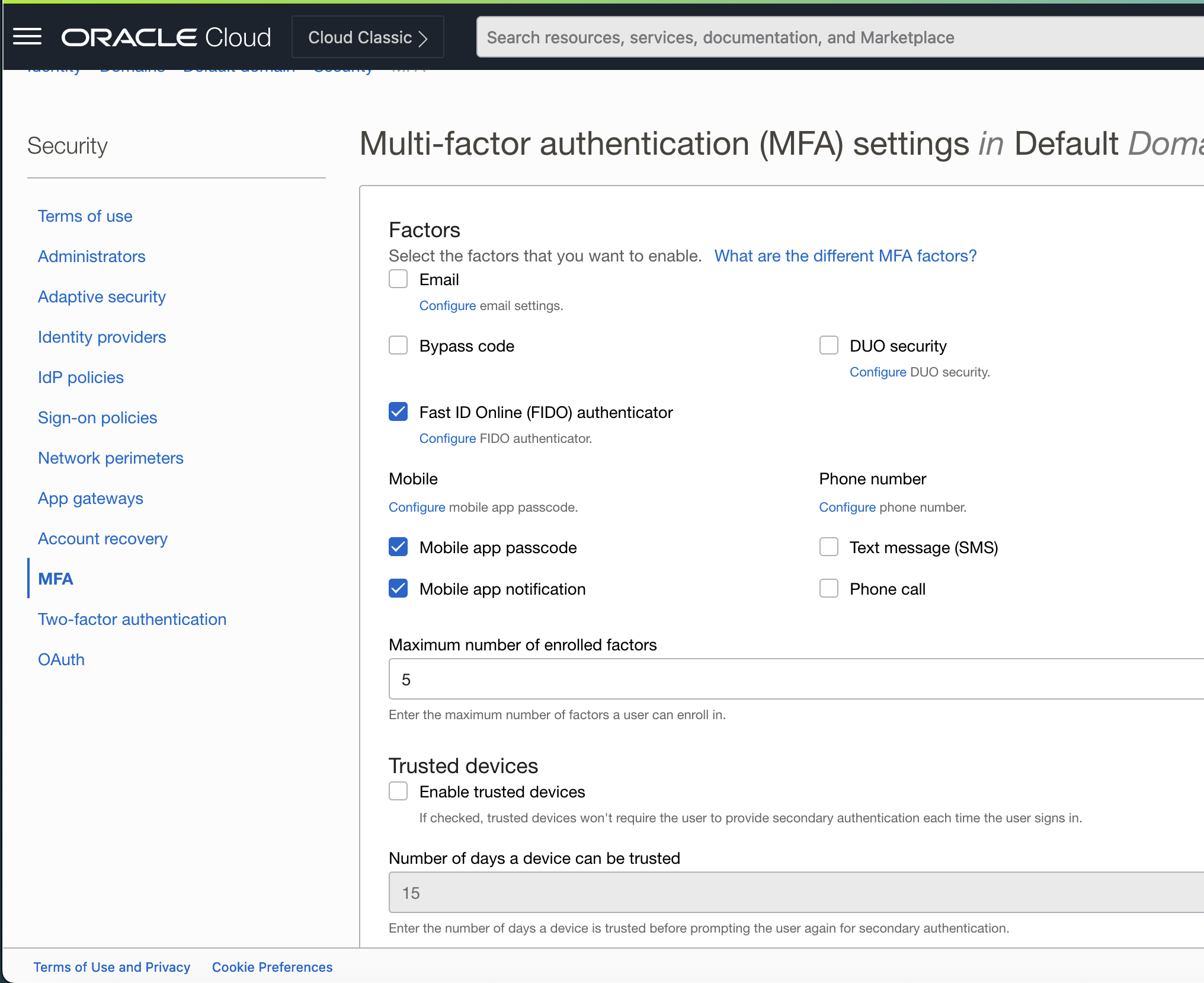 habilitar as opções de multi fator desejadas clicando nos boxes. Mais de uma opção pode ser selecionada