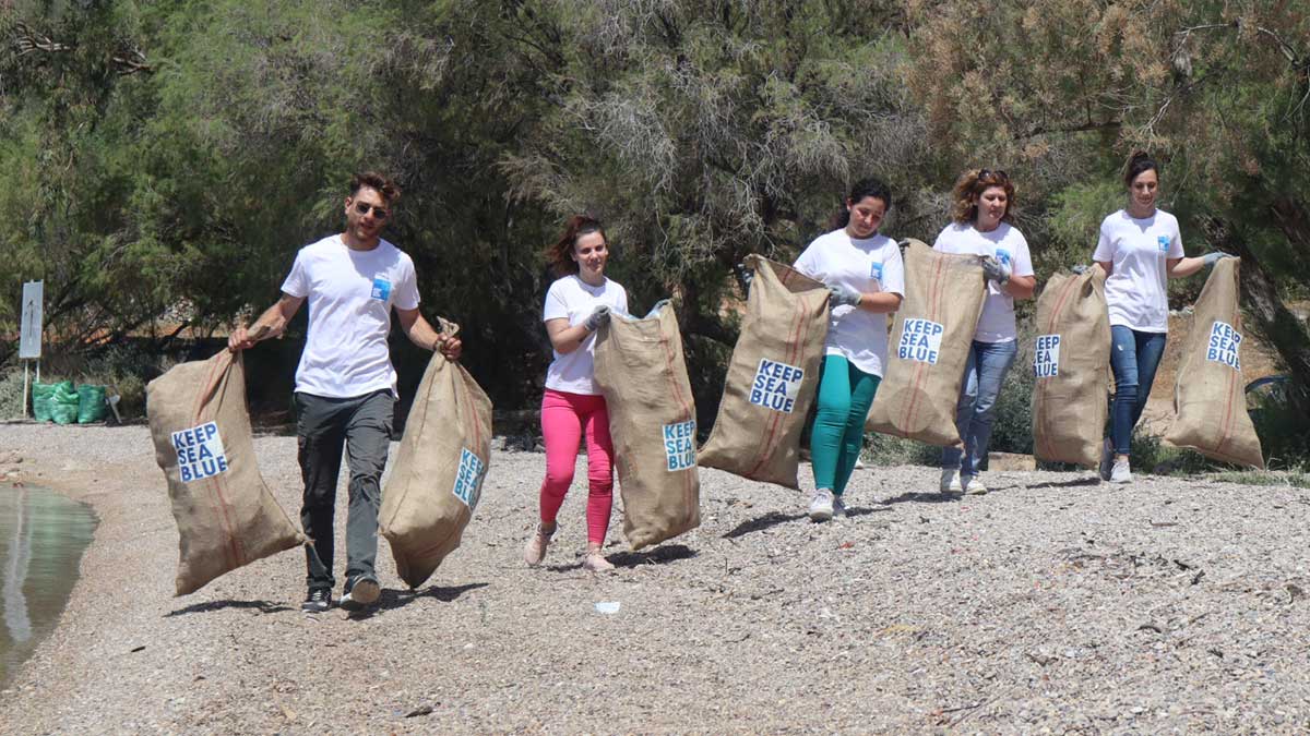 Volunteers for Keep Sea Blue