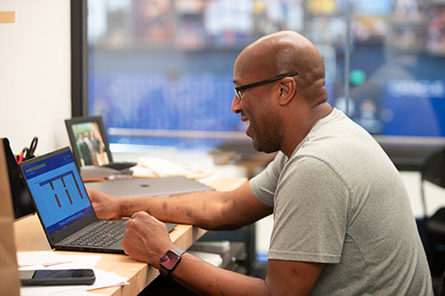 Mike Brown, Warriors’ associate head coach viewing player dashboard