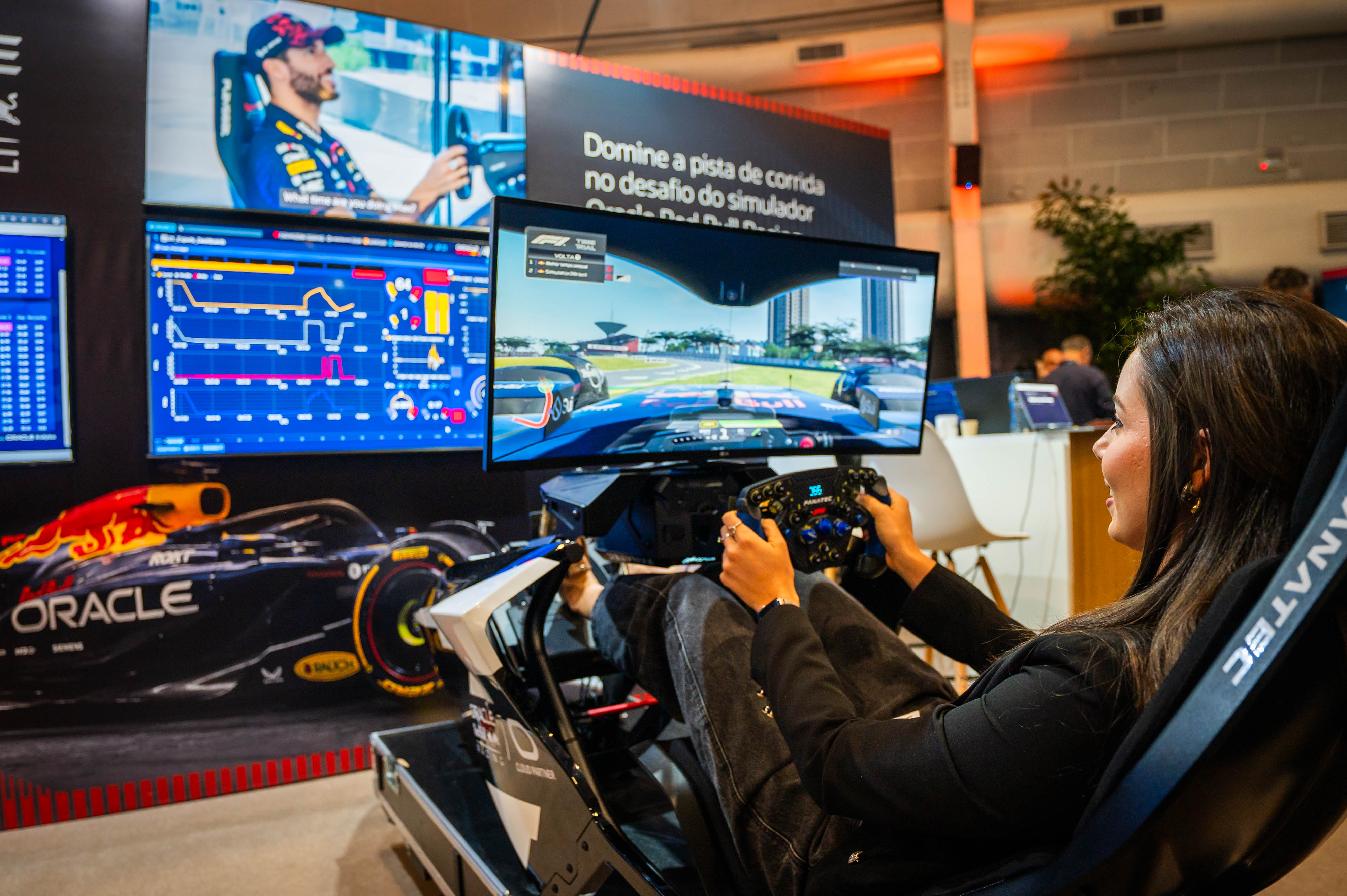 Simulador da Oracle Red Bull Racing no CloudWorld Tour São Paulo 2025