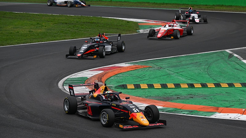 Red Bull Advanced Technologies usa Oracle Cloud para testar IA para futuras estrelas das corridas