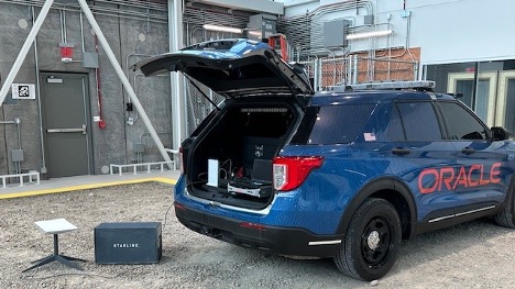 Oracle emergency response vehicle with an Roving Edge device connected to starlink and OCI Chicago Region